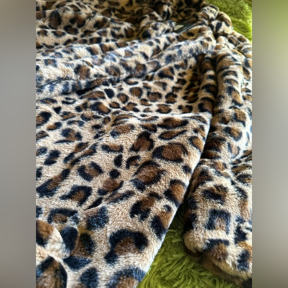Fashion Nova Brand New Faux Fur Coat - Picture 3 of 8